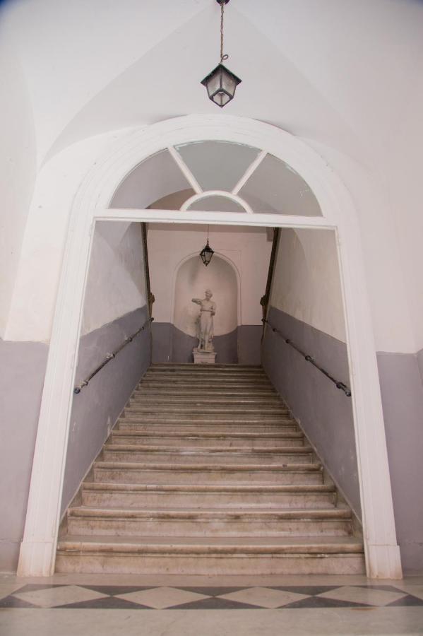 Palazzo Del Golfo Apartment Наполи Екстериор снимка